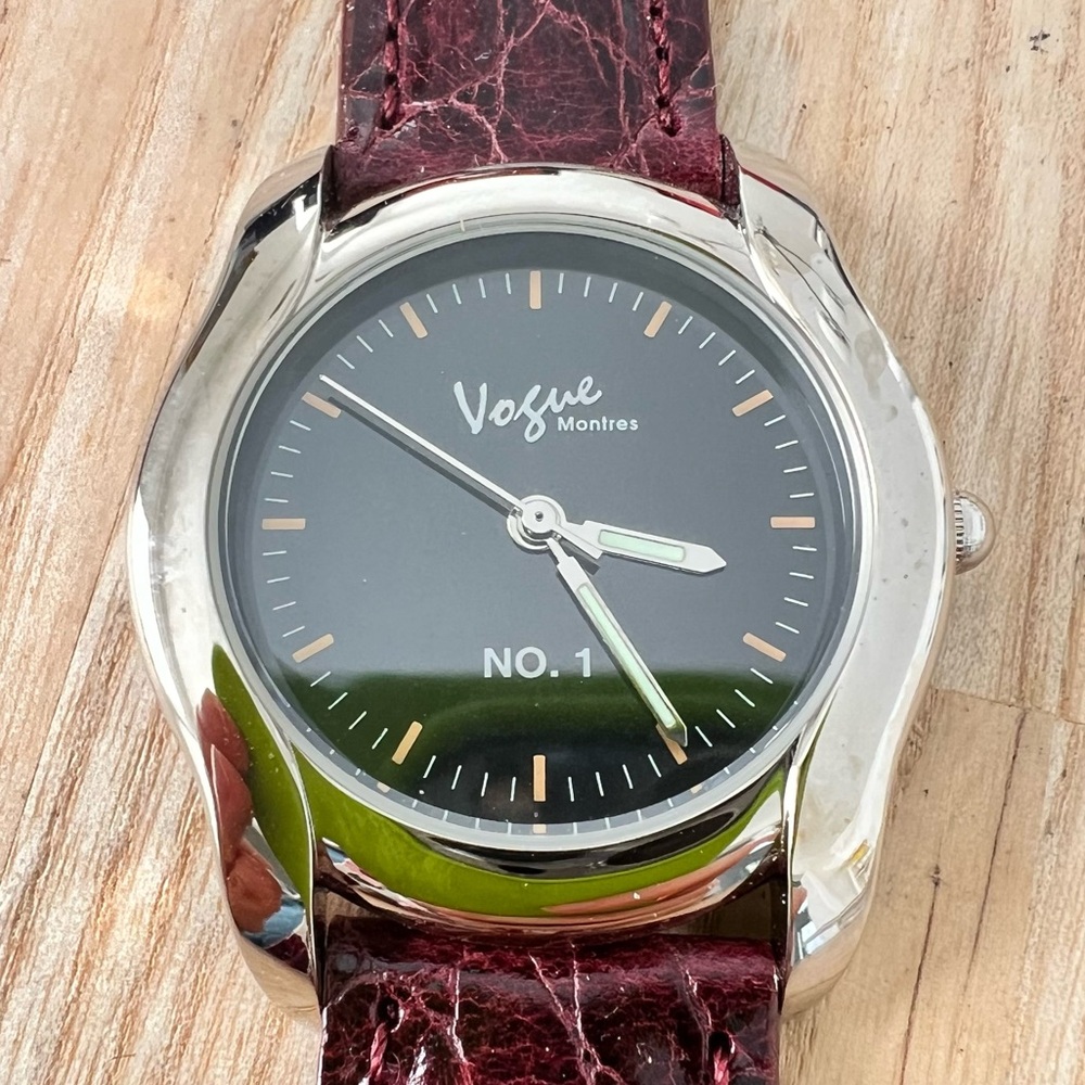 Vogue montres black dial silver tone fashion watch NWT